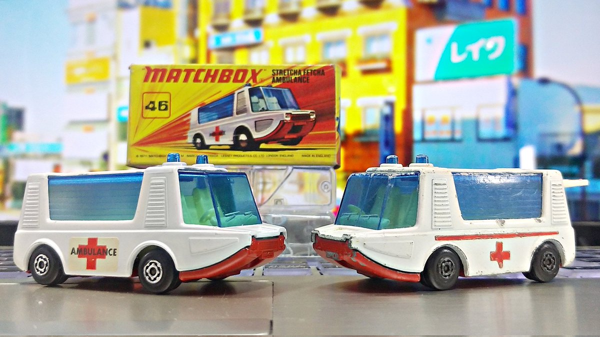 you_kun_jp's tweet photo. マッチボックスのSTRETCHA FETCHA AMBULANCEです。こどものとき買ったの(右)が児童たちの遊び道具になっていましたが、美品(左)を買い直すことが出来ました。1540円。
#ミニカー #レズニー #マッチボックス #miniature #modelcar #miniaturecar #lesney #matchbox #stretcha #fetcha #ambulance https://t.co/yG4hJ5JlxX