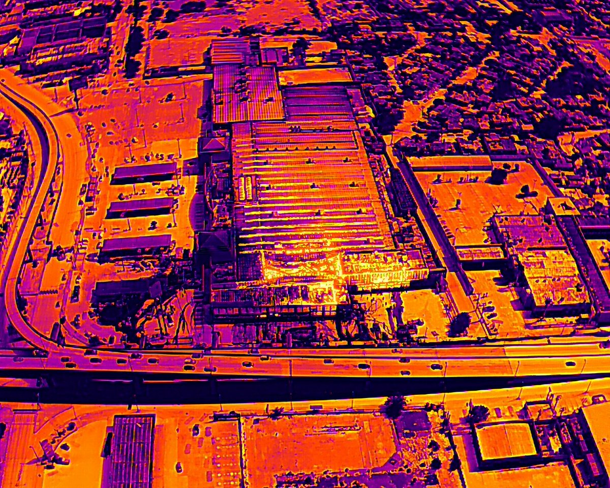 cepcsonora's tweet photo. El escuadrón de drones de la CEPC en Sonora apoya el trabajo que realiza el Departamento de Bomberos de Hermosillo para controlar el siniestro registrado en una tienda ubicada en Solidaridad y Luis Encinas en Hermosillo. https://t.co/iC8bnYqHrl