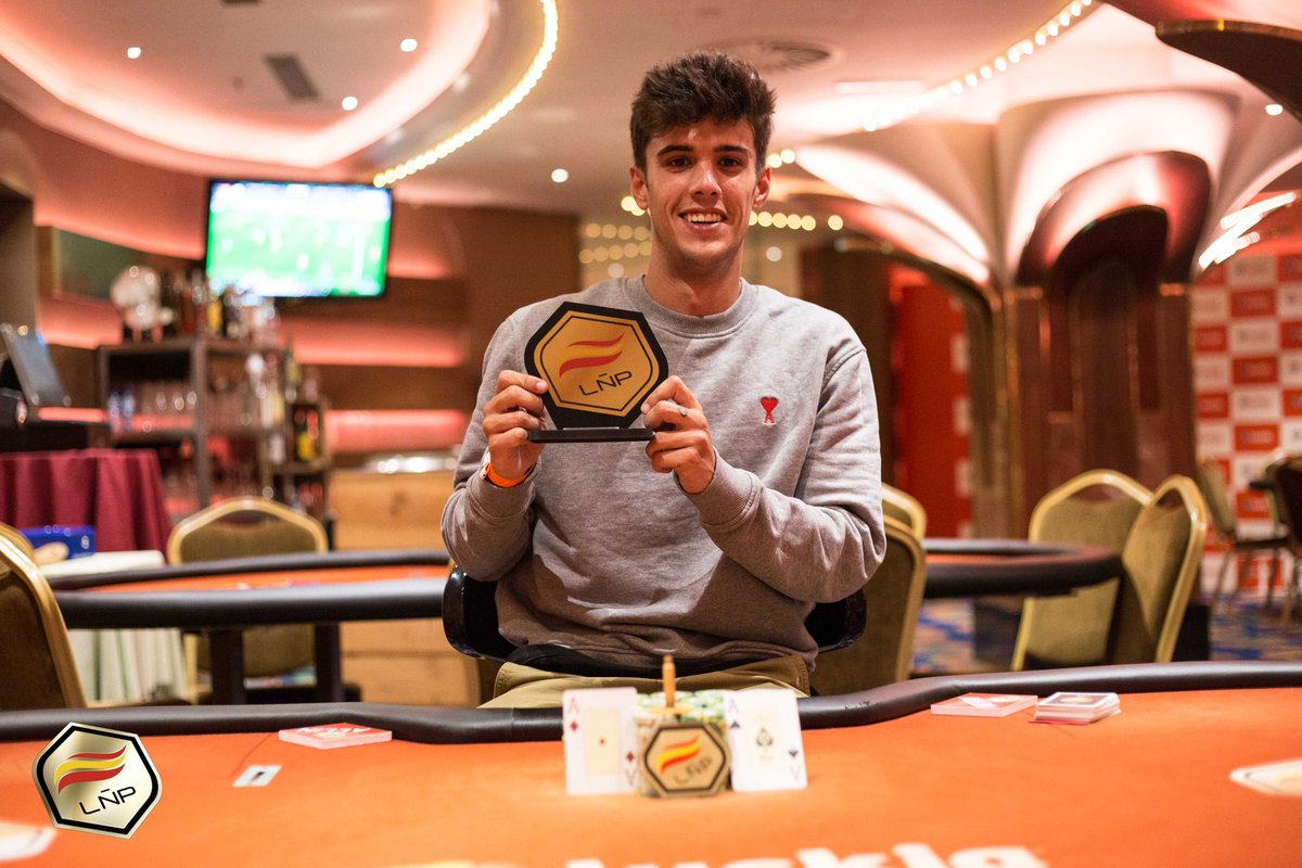 ligaESpoker's tweet photo. Iñigo García Perez se lleva el trofeo del Mystery Bounty.

¡Enhorabuena! #LÑP6Bilbao #VamosConTodo https://t.co/LKluAhLEEl