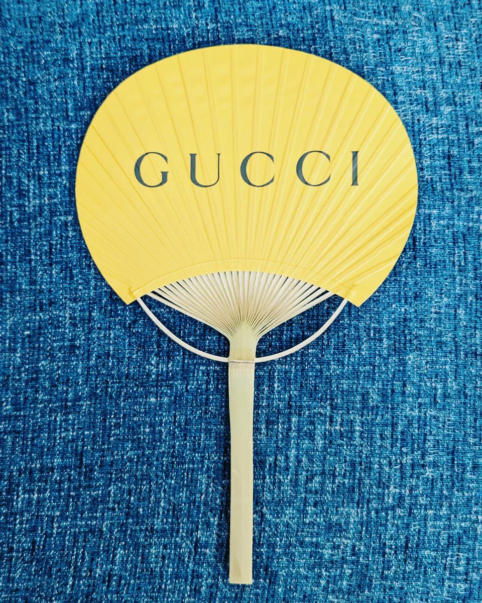 tateomif's tweet photo. 銀座三越のグッチで買い物をしたところ、うちわが頂けました。
GUCCI of Ginza Mitsukoshi gave me a paper fan when I went shopping there.

#GUCCI #グッチ #paperfan #うちわ #Mitsukoshi #三越 #銀座三越 https://t.co/YjDCfumJss