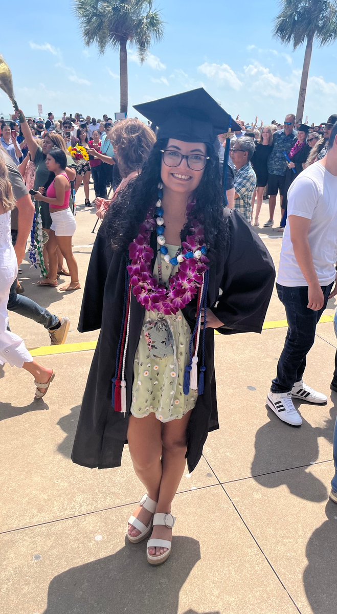 MadelynDawn_'s tweet photo. I graduated yesterday with my bachelor's degree! I have also been accepted and will be starting my master's program in clinical mental health counseling this fall 🧠🎓 https://t.co/19mnut3TOE