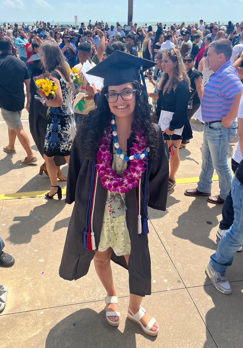 MadelynDawn_'s tweet photo. I graduated yesterday with my bachelor's degree! I have also been accepted and will be starting my master's program in clinical mental health counseling this fall 🧠🎓 https://t.co/19mnut3TOE