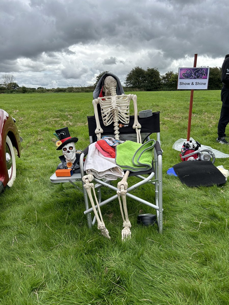 veedubhev's tweet image. #EventLife…. Start of the day vs end of the day 😂

Catch up tmrw.

Night all 😴