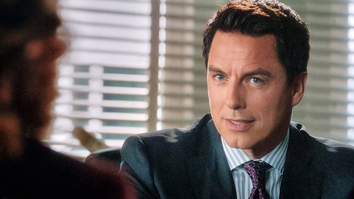 Xandra732's tweet image. Arrow - 1x05 Damaged
#JohnBarrowman #screencaps