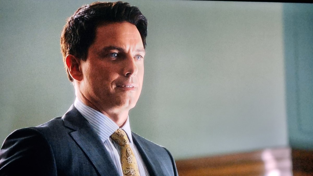 Xandra732's tweet image. Arrow - 1x05 Damaged
#JohnBarrowman #screencaps