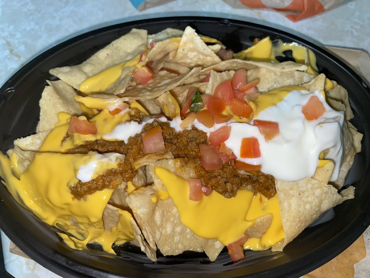 jsun51's tweet photo. Thanks for the tablespoon of ground beef on the nachos bell grande, @tacobell https://t.co/7MdEJoTLlv