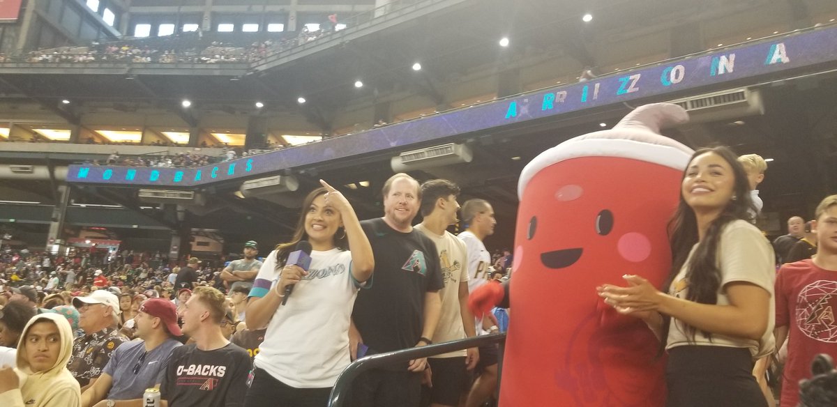 xrobberryx's tweet photo. WTF @Wendys ? You can't give those of us in this section 113 and 114 free frosties??? #webackthedbacks https://t.co/pObuKgw1zQ