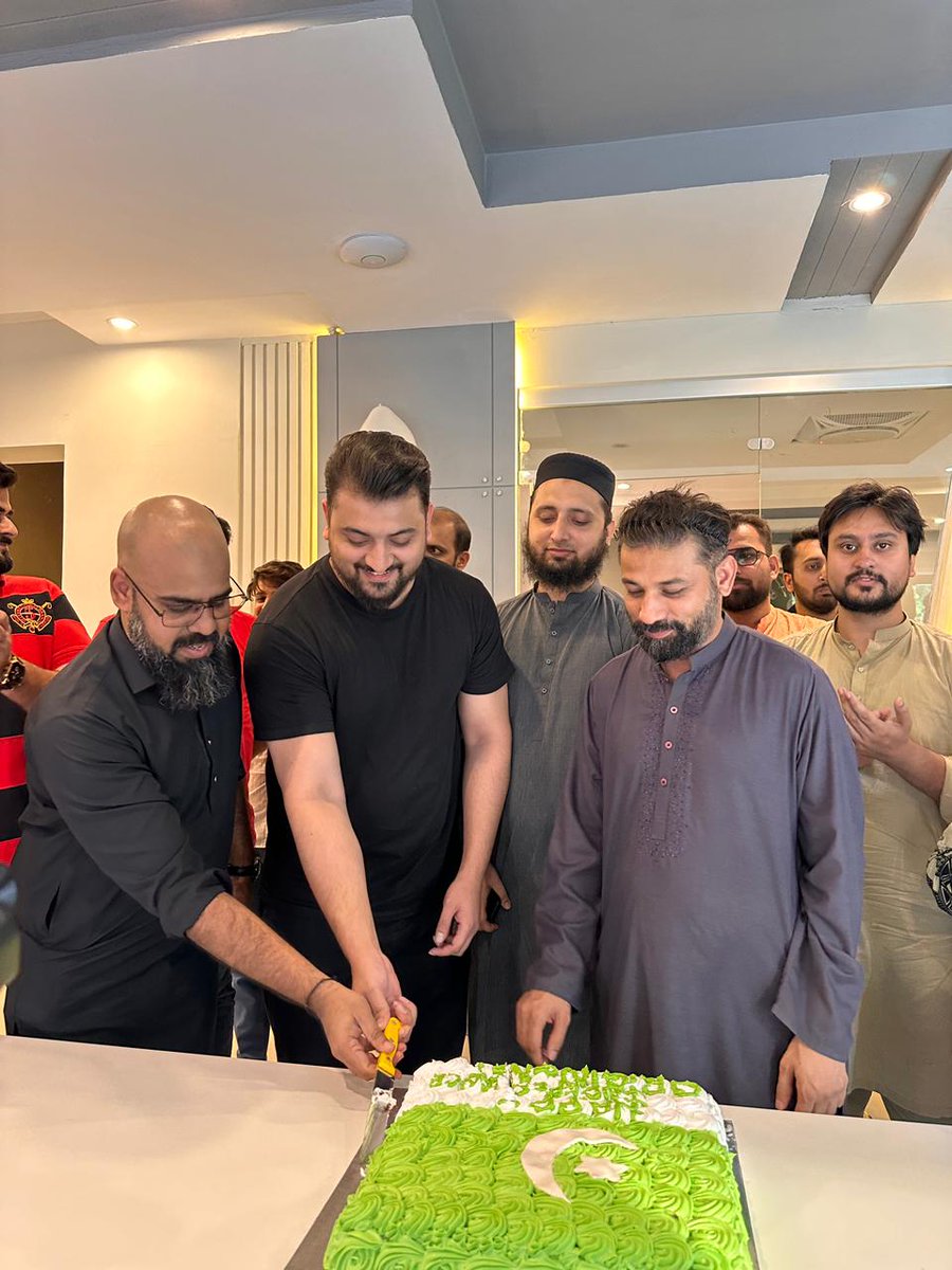 TheWildHorns's tweet photo. Deliciously Celebrating Freedom! 🍰🇵🇰

#IndependenceDay2023 at TWH Marketing Office

#thewildhorns #14august #pakistan https://t.co/sm1XIXHfDA