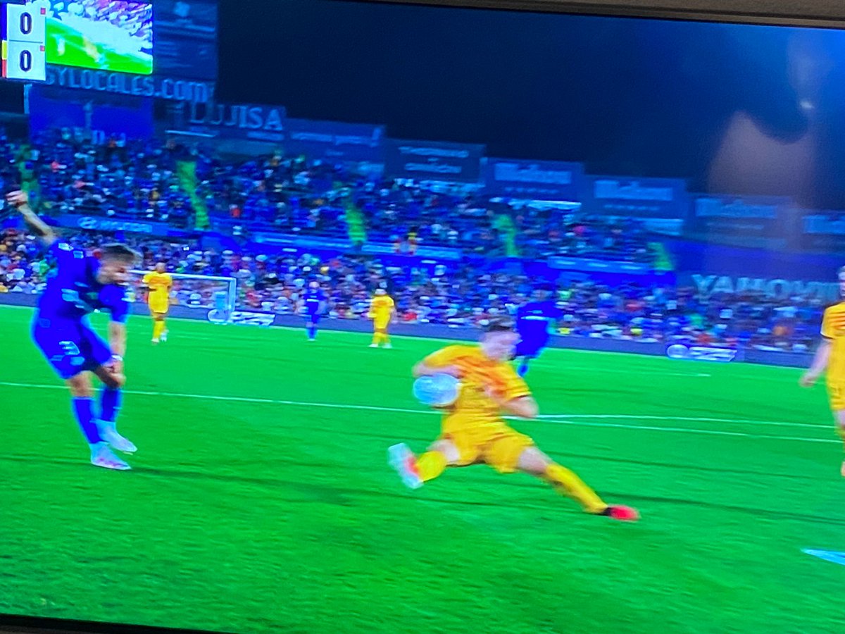 DanikRM_'s tweet photo. De esta mano del Barcelona en el último minuto no habla el bueno de Xavi https://t.co/gUxtIL1IJj