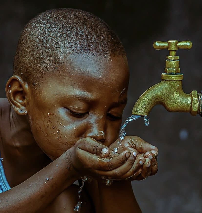 Investissements insuffisants, mauvaises pratiques, désertification liée au changement climatique, « boum » démographique, besoins de plus en plus importants en eau pour l'industrie et l'agriculture : l'accès à l'eau potable est donc le grand défi africain. #Africa #Climate