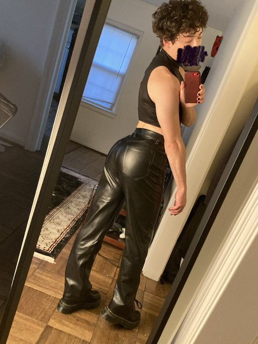 Thinking about my Halloween kink event outfit from last year https://t.co/q84zlp54zh