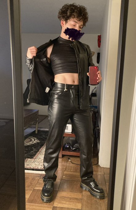 Thinking about my Halloween kink event outfit from last year https://t.co/q84zlp54zh