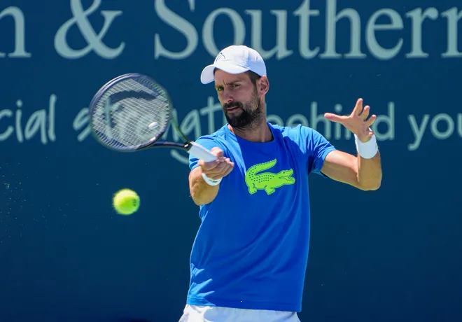 DjokovicFan_'s tweet photo. Novak Djokovic has filled an entire stadium in his return to USA by merely practicing. 

There is not an empty seat in the house.

Novak Djokovic is bigger than tennis. https://t.co/NmnXPw6LZc