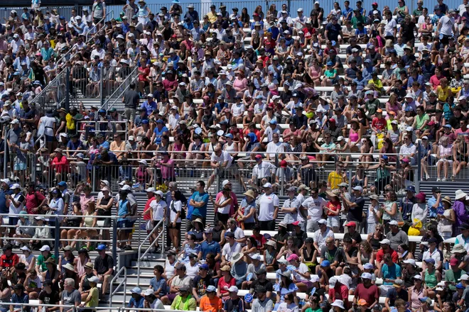 DjokovicFan_'s tweet photo. Novak Djokovic has filled an entire stadium in his return to USA by merely practicing. 

There is not an empty seat in the house.

Novak Djokovic is bigger than tennis. https://t.co/NmnXPw6LZc