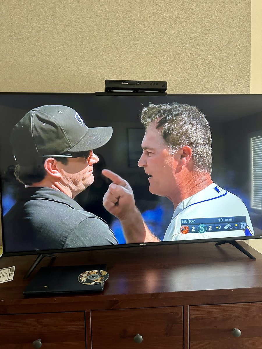 jessweetnlow's tweet photo. thatβs my manager π«¨π₯² #Mariners #SeaUsRise #HotScott https://t.co/2oEQ7joheF