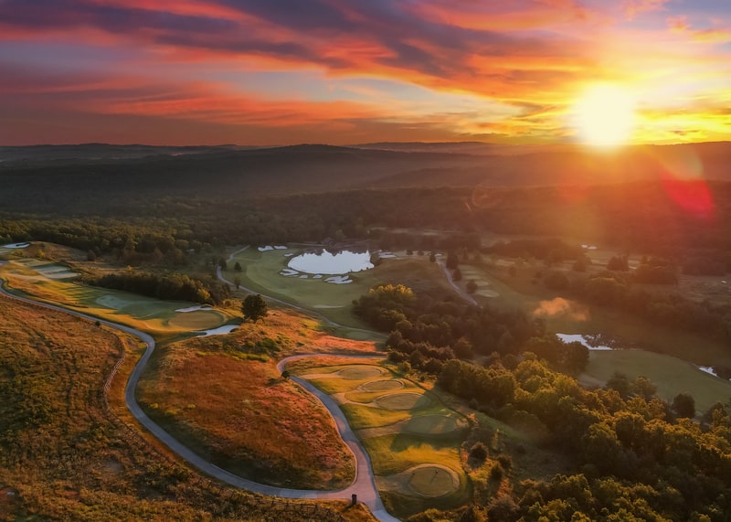 GolfBigCedar's tweet photo. These are the kind of sunsets we've been waiting for all summer long. #BigCedarGolf https://t.co/EfhtjBjKdL