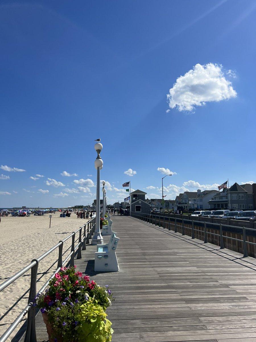 crazyminsungfan's tweet photo. spent nearly 5 hours on the road today & of course walked for a solid hour around beach town cuz I forgot where I parked #JerseyCore https://t.co/S3fJ9WC1ha