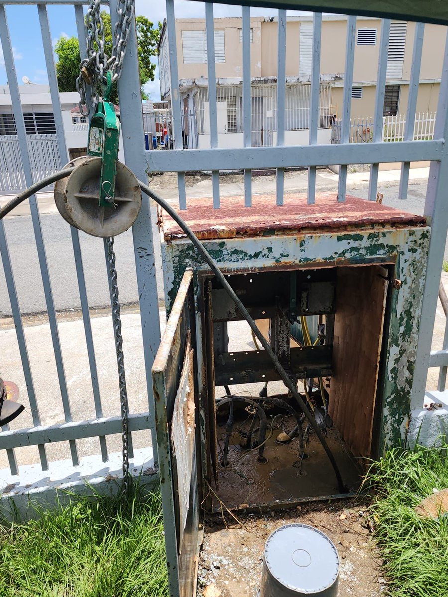 angelmatos's tweet photo. Se trabaja domingo se agradece domingo....

Gracias a la Autoridad de Edificios Públicos por reparar el sistema eléctrico de la Escuela Maria Teresa Serrano de cara al regreso a clases y a @lumaenergypr por el apoyo. @CamaraConPR
#regresoaclases2023
#distrito40 https://t.co/NCiYISk5w1