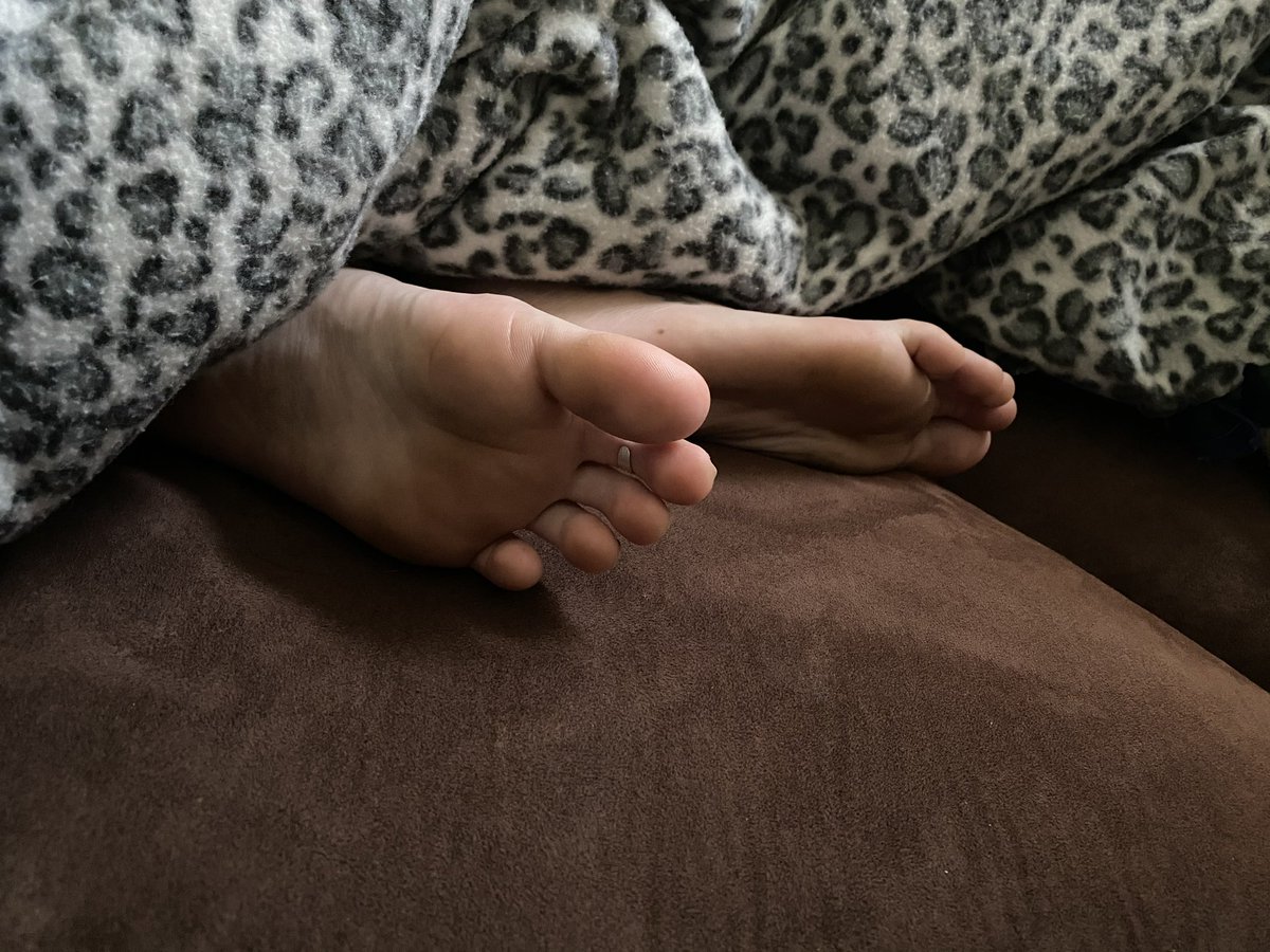 shortyjorts's tweet photo. Sexy pictures of @belllllajane perfect soles and toes! #feet #toes #footfetısh https://t.co/9XWYaqjld5