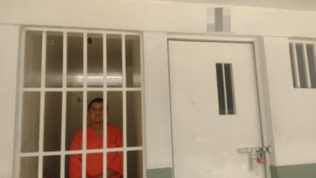 InformativoAlex's tweet photo. #ULTIMAHORA 🚨 Primeras imágenes de Miguel de Jesús en la cárcel de León, por el feminicidio de Milagros Monserrat.

#MilagrosMonserrat #FEMINICIDIO https://t.co/OnokWYQggP