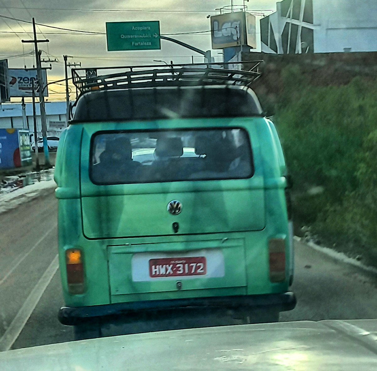 CarrosPodres's tweet photo. #MercedesBenz #MB1113 #Volkswagen #Kombi #Quixelo #Iguatu #Ceara #Brasil https://t.co/GKUEATHecO