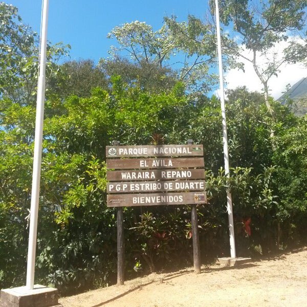 sunepinparques2's tweet photo. #13Agos El Incendio Forestal que desde hace horas ocurre en el Sector #Estribodeduarte del #pnelavila está🚨Activo.@InparquesVzla El tanque de agua que surte el Puesto de Guardaparques está #sinagua desde hace más de 1 semana,esto complica la labor de los #BomberosForestales https://t.co/WrFTUnBEsc