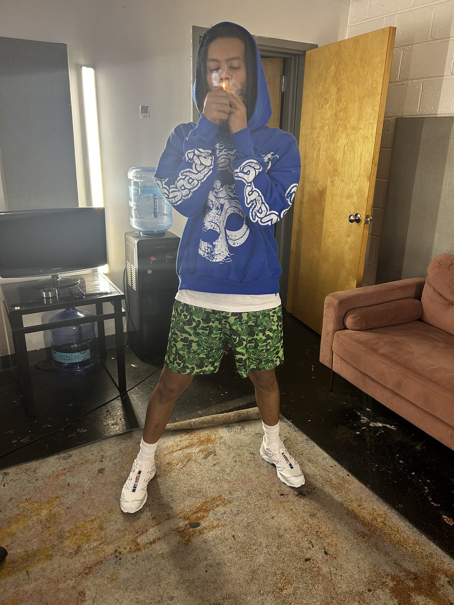 3eyesteezy's tweet photo. idk man https://t.co/jhqE1JdCXW