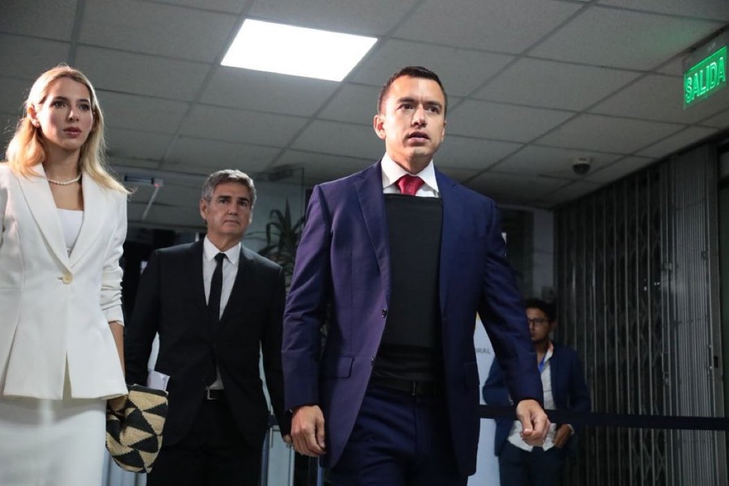 DanielNoboaOk's tweet image. #NoboaEsEmpleo | Estamos listos desde el @cnegobec para dar inicio con el #DebatePresidencial2023

Confrontaremos la verdad y celebraremos la democracia 
#VamosADecirQueNo