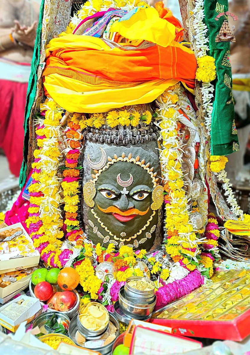 12Jyotirling's tweet photo. श्री महाकालेश्वर ज्योतिर्लिंग जी के आज के भस्म आरती श्रृंगार दिव्य दर्शन 14.08.2023 https://t.co/jhuVJC1hl6