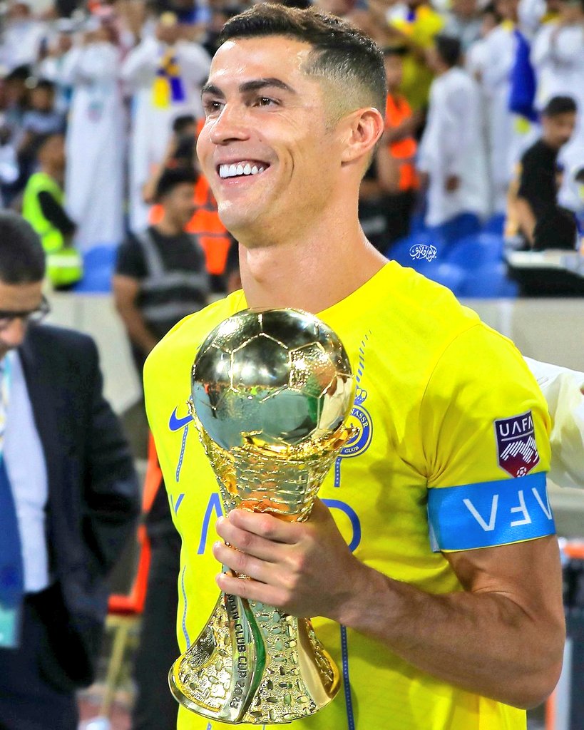 Cristiano Ronaldo no Al Nassr:

👕 25 jogos 
⚽ 20 gols 
🅰️   2 assistências 
🏆   1 Título 

Lembrando o homem tem 38 anos 🐐🔥
