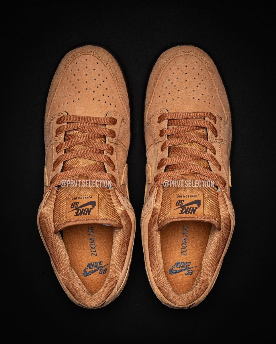TheSiteSupply's tweet photo. Detailed look at the Nike SB Dunk Low "Wheat" returning this Fall 🍞 https://t.co/fAvVP7rjXT 

📸 @k9_itsiant https://t.co/RO1ylSWNO4