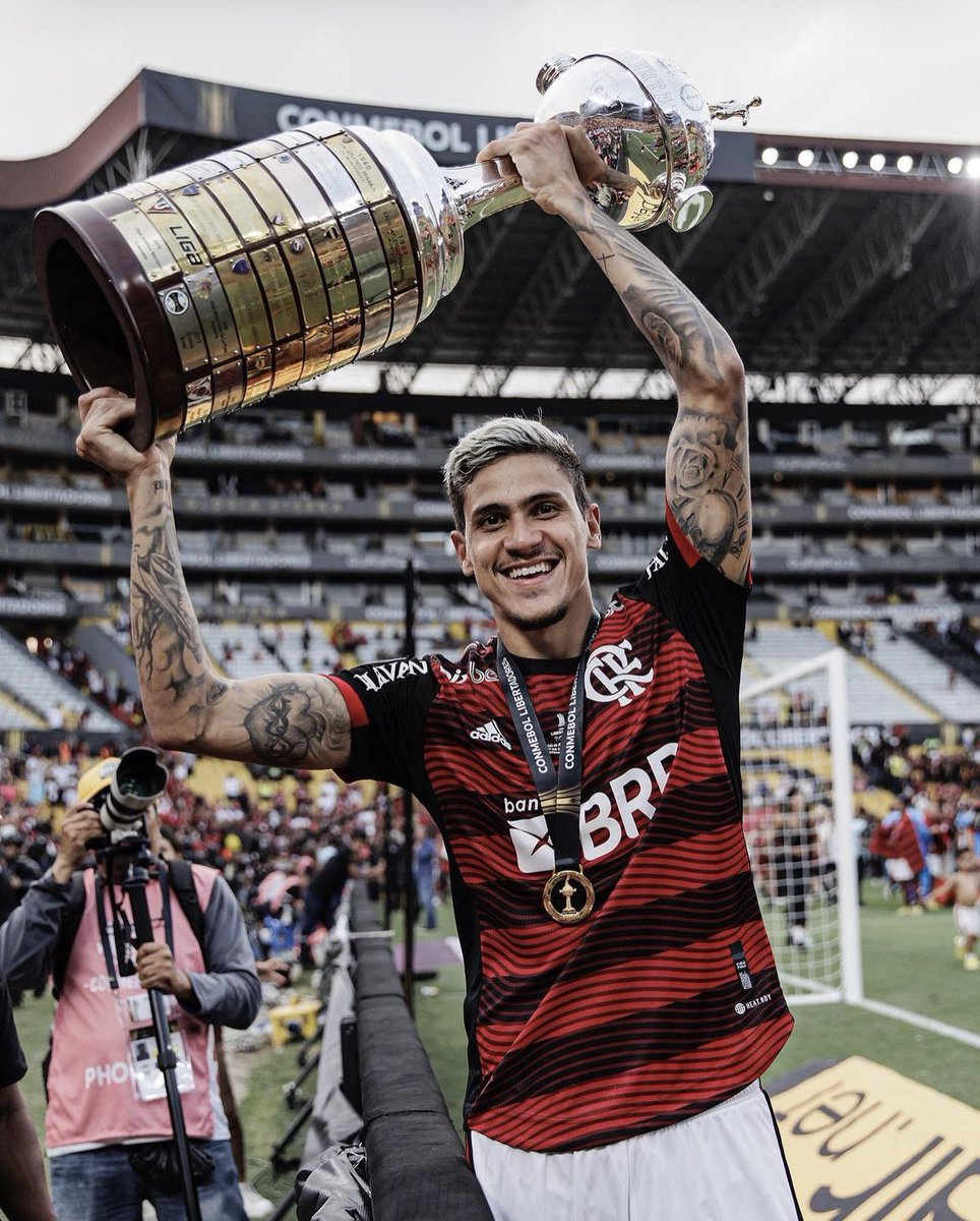 EngRubroNegro's tweet photo. Quem diria, que justamente o PEDRO que está salvando o fdp do Sampaoli.

Inadmissível essa birra de quinta série do Sampaoli. 

Diretoria omissa!! Não pode permitir, o cara é o ARTILHEIRO, e ser sempre banco é inaceitável https://t.co/G24UFGGd4a