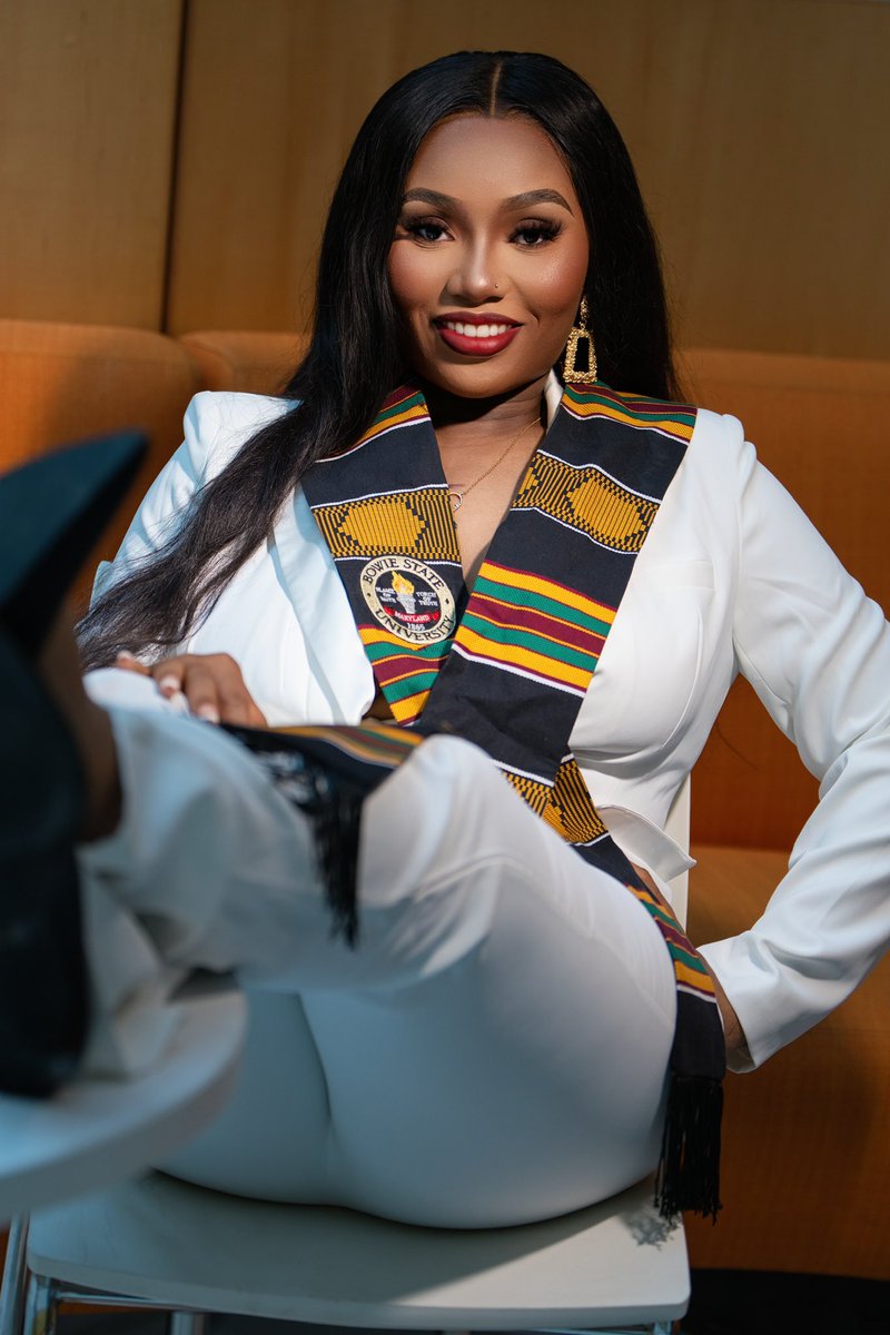 muvaadajjj's tweet photo. On May 26th, 2023, I walked the walk that I never thought would come. My expected graduation date was May 2021, but God’s timing is the best timing. If there’s anything that I learned through this journey it’s to never give up on yourself no matter what. But I did it 💗 https://t.co/eYHxvys7PE