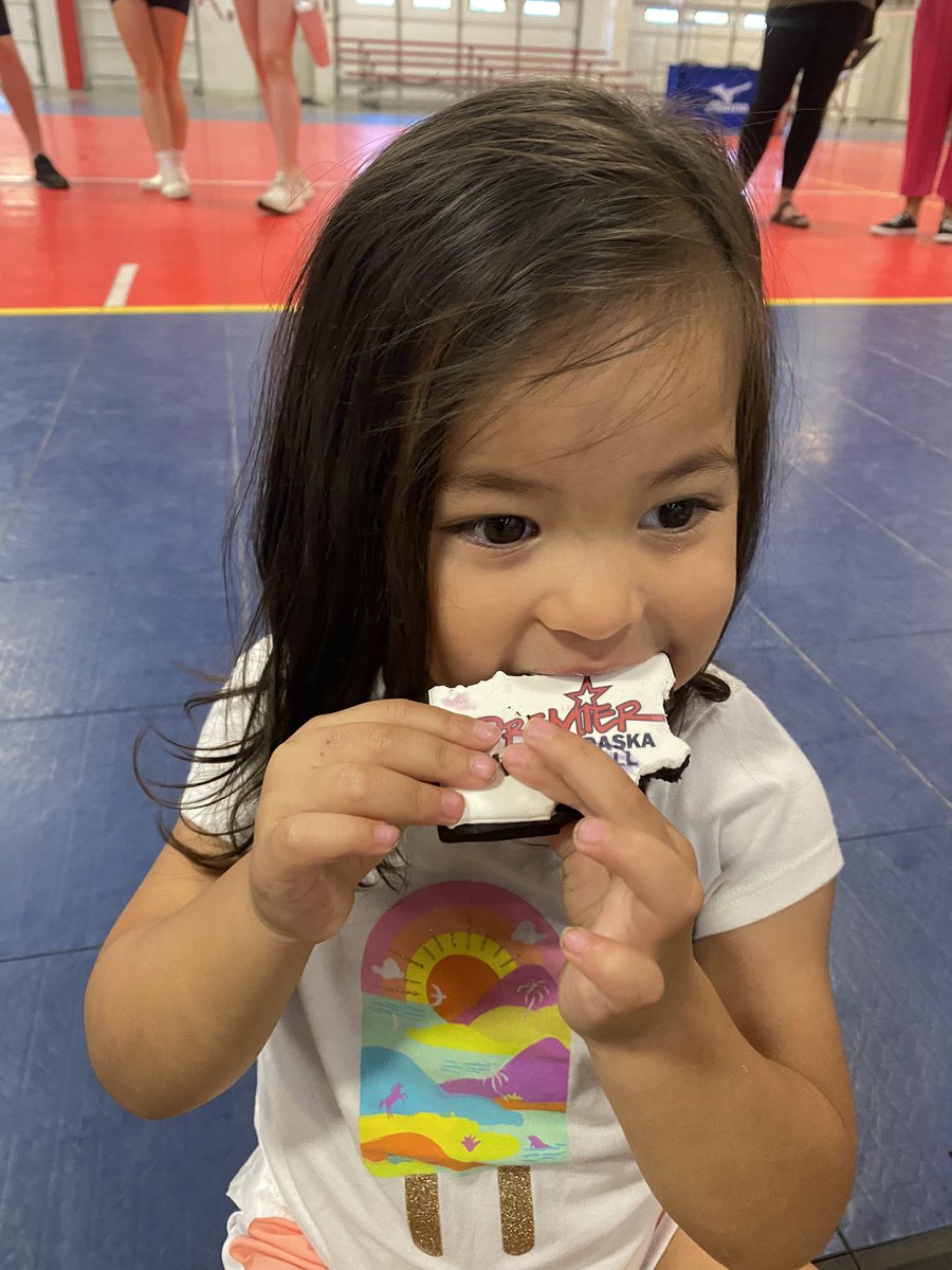 angelicabrbrbr's tweet image. Thank you for a great event this morning, @Premier_VB. ♥️ We’re so excited to see your partnership with #LOVB flourish. ☺️

#GoPremierVB #LOVBforlife