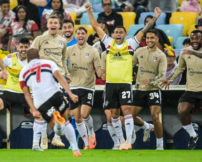 emanueldesp's tweet photo. Tirando o pênalti arranjando no final do jogo

- com o time reserva, fomos bem e até merecemos vencer
- teve gol do Lucas Moura
- James estreou muito bem
- defesa e o Jandrei não comprometeram

vamo buscar a final agora com o Morumbi lotado https://t.co/l7LkZVBZ8s