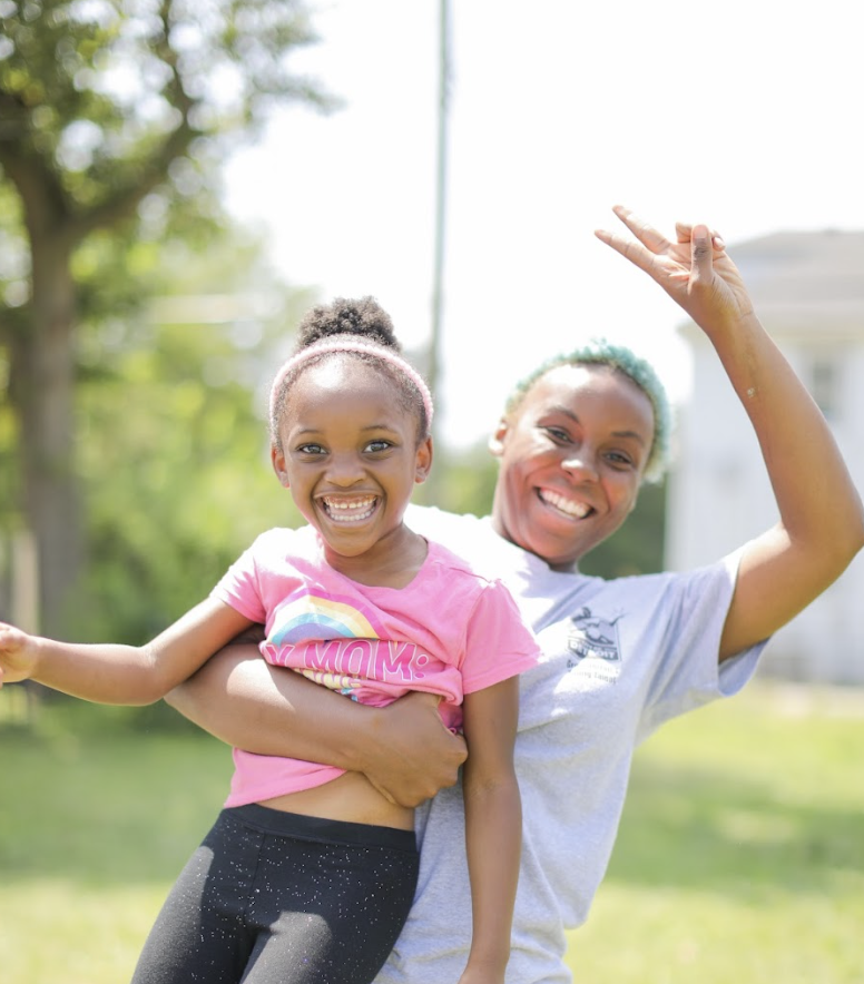 BrilliantCities's tweet photo. It's hot out there! If you’re looking for a fun way to get cool with your kiddo, hop on over to one of our Brilliant Detroit hubs for some family reading in our Detroit Reads programs. #DetroitReads #SummerBrilliance #KidSuccessNeighborhoods #BeBrilliant https://t.co/PFloRPwWK7