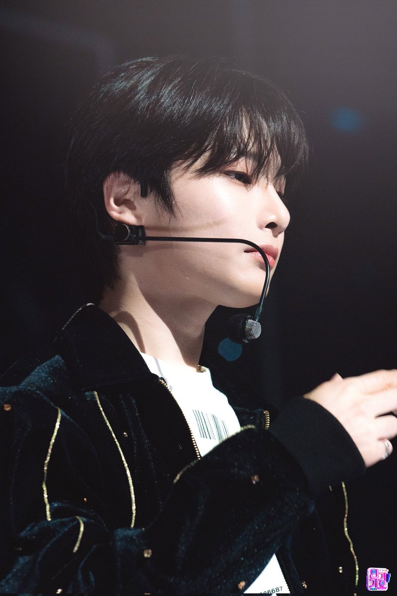 innieselca's tweet photo. i love these pics of jeongin ☹️ https://t.co/Za1lcbWyg0