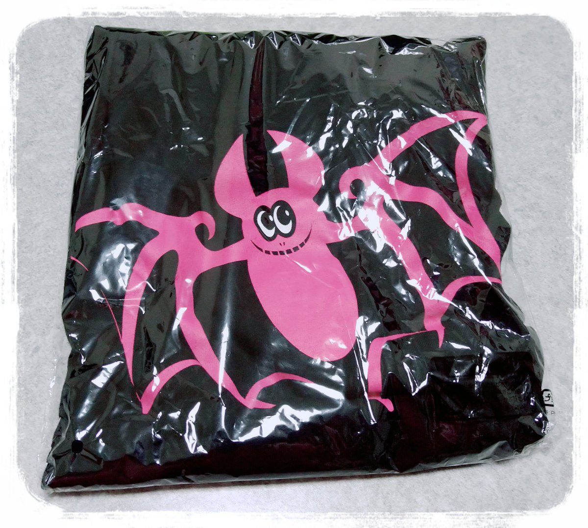 _Kanon_666's tweet photo. 昨日はTHESPIDERLILLYと、
＃BILLYANDTHESLUTS
を観に行ってきました✨
＃ビリスラ
が何年経っても好き過ぎる😭
ヒカリさんの弾くギターカッコイイしサミーさんの歌も
これからもずっと好きだ🥰　
セトリ最高⤴でした✨
ONLYYOUとかONYEAH!!～とか♬
めちゃ楽しかった🔥⤴
TシャツGET!!カワイイ😆 https://t.co/iPoR0PPlez
