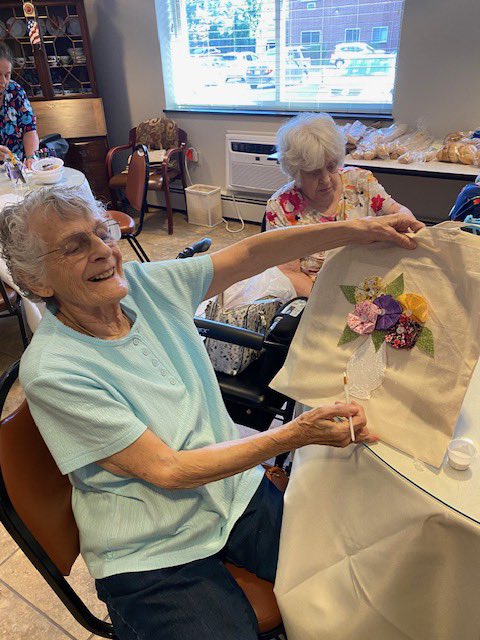 mystic_elder's tweet photo. Always a treat to see how happy our #craftgroups are, and what our Resident Service Coordinators come up with! Amanda planned Tote Bag Bouquets for Levi Gould & Fuller House in #MelroseMA. Residents made the bags as unique as they are! #SupportiveHousing #community #jobswithheart https://t.co/tIQFe0zOxC
