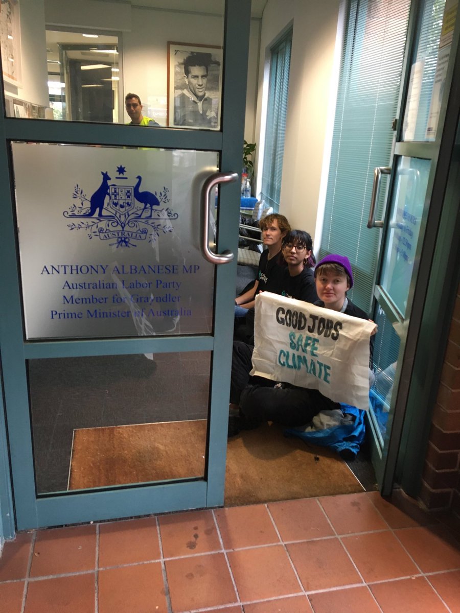 tomorrowmvmt's tweet photo. We are standing here at Albanese’s office peacefully protesting to demand a Climate Jobs Guarantee, a plan that matches the scale of the climate crisis and that brings back public services into the hands of the public.
#itstimelabor #climatejobsforall #climatejobsguarantee https://t.co/J3FbneJGiz