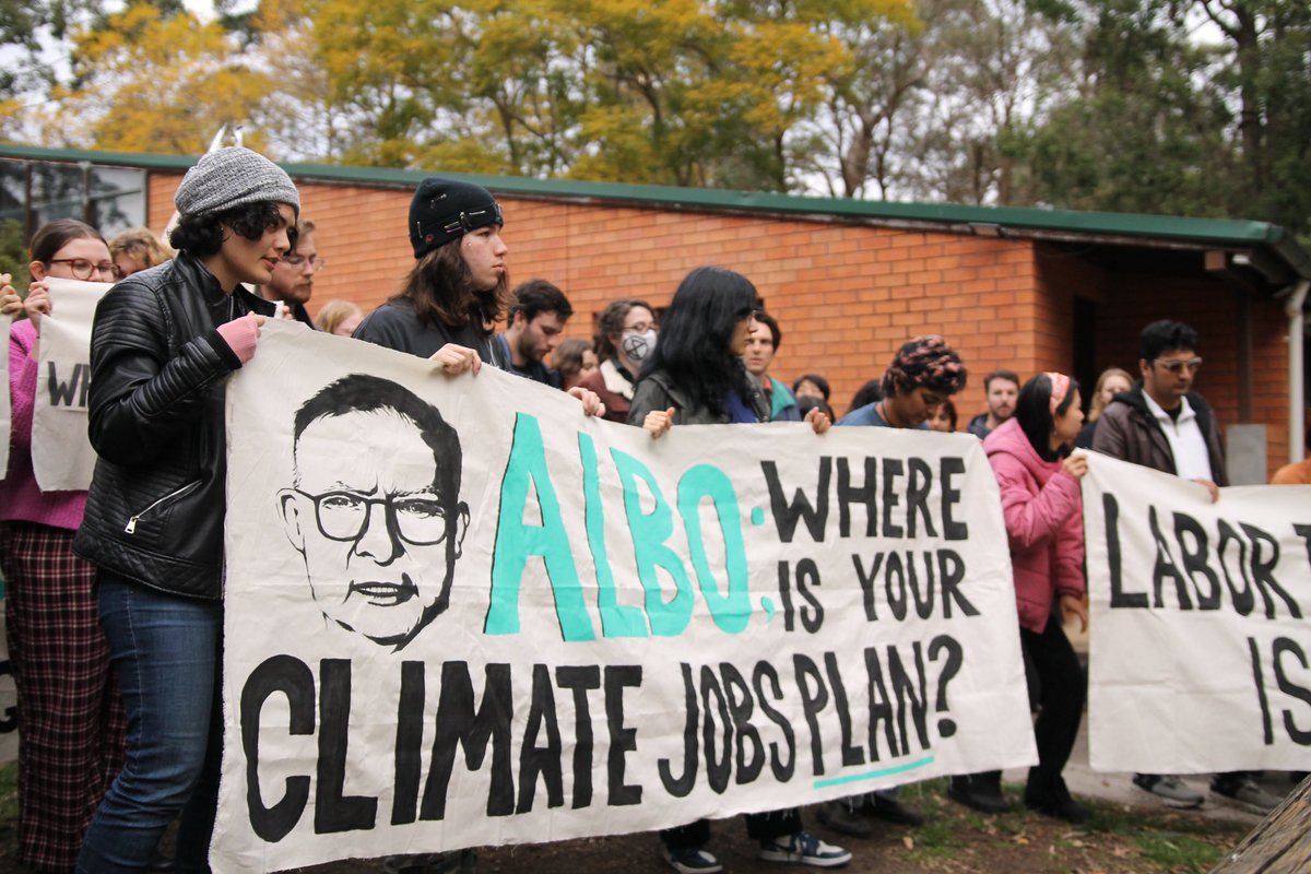 tomorrowmvmt's tweet photo. We are standing here at Albanese’s office peacefully protesting to demand a Climate Jobs Guarantee, a plan that matches the scale of the climate crisis and that brings back public services into the hands of the public.
#itstimelabor #climatejobsforall #climatejobsguarantee https://t.co/J3FbneJGiz