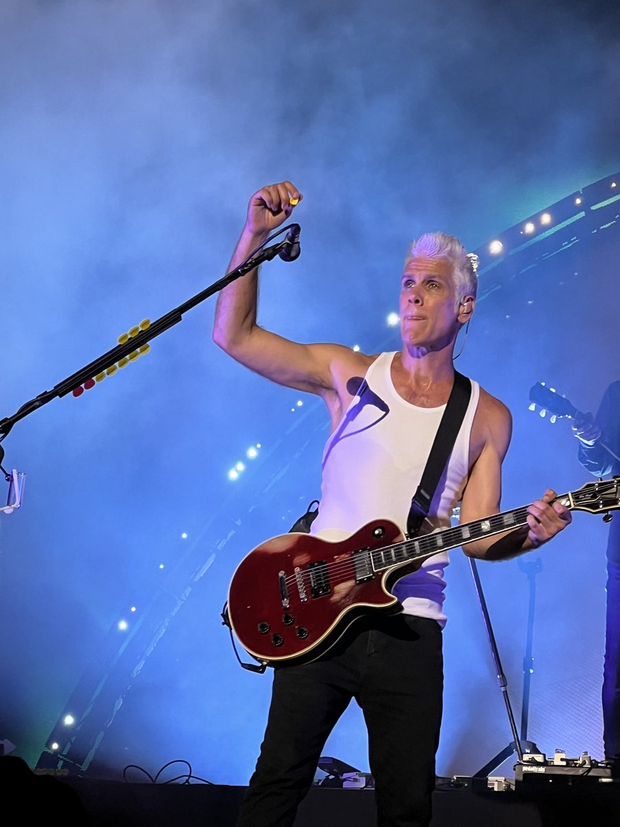 Crystal R tweet media