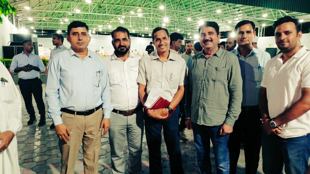 MANISHKALER's tweet photo. साथी कर्मचारी संगठनों के साथ मुख्यमंत्री निवास पर माननीय मुख्यमंत्री @ashokgehlot51 जी से मुलाकात की। OPS, RGHS, ACP 9-18-27, अधिवार्षिकी आयु 28 वर्ष के स्थान पर 25 वर्ष जैसे महत्वपूर्ण फैसले के साथ जल्द से जल्द डीपीसी करवाने का आस्वाशन भी दिया। @RAJ_SEN_TEACHER 
@ashokgehlot5 https://t.co/UChOvBZjko