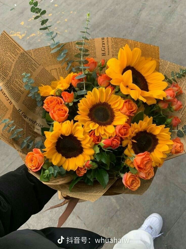 sunflowerchives's tweet photo. I'm in bloom mode today💛 https://t.co/u3t5AH5juT