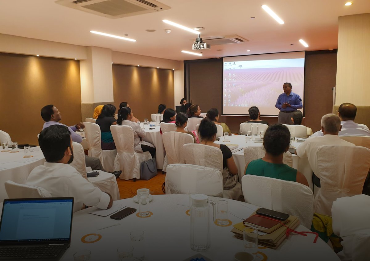 PAFFREL's tweet image. මැතිවරණ නීති ප්‍රතිසංස්කරණය පිළිබඳව දේශපාලන පක්ෂ, මැතිවරණ මහලේකම් කාර්යාලය සහ ඒ පිළිබඳව උනන්දුවක් දක්වන පාර්ශවයන් සමග පවත්වන සාකච්ඡාවක් අද (13) කොළඹ 03 මැන්ඩරීනා හෝටලයේදී පැවැත්වේ.

#ElectionMonitoring #VoterEducation #EmpoweringCommunities #electioncommisionofsrilanka #PAFFREL