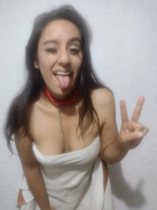 Hora de mandar saluditos especiales a mis suscriptores de OF mientras grab&oacute; un nuevo video https://t<a href="/tag/trending"class="tags"><span>#trending</span></a><a href="/tag/soyseductora"class="tags"><span>#soyseductora</span></a><a href="/tag/sabadodeputer%C3%ADa"class="tags"><span>#sabadodeputer&iacute;a</span></a><a href="/tag/sabadodeexhibici%C3%B3n"class="tags"><span>#sabadodeexhibici&oacute;n</span></a>