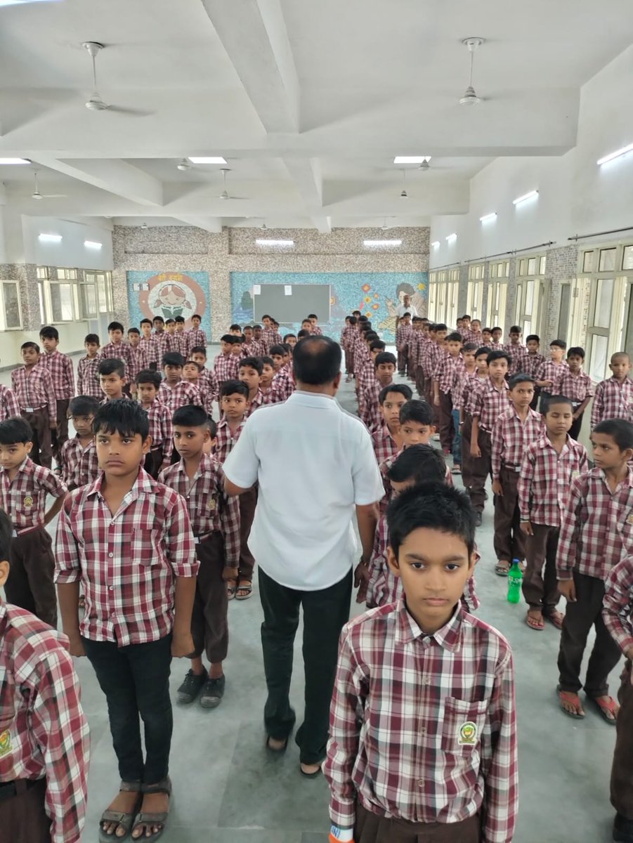 DIETPitampura's tweet photo. Fantastic 130 students of Class IV &amp; V enjoyed the benefits of YOGA under the guidance of amazing #Volunteer Mr.Shishir Kumar at MCPS SULTAN PURI P-1/II
HoS- Mr. Babu Lal
CRCC-Ms.Madhurima
District-NW B
@VidyanjaliDelhi @vidyanjali_edu @Dir_Education @EduMinOfIndia https://t.co/VnuTmGjXY4
