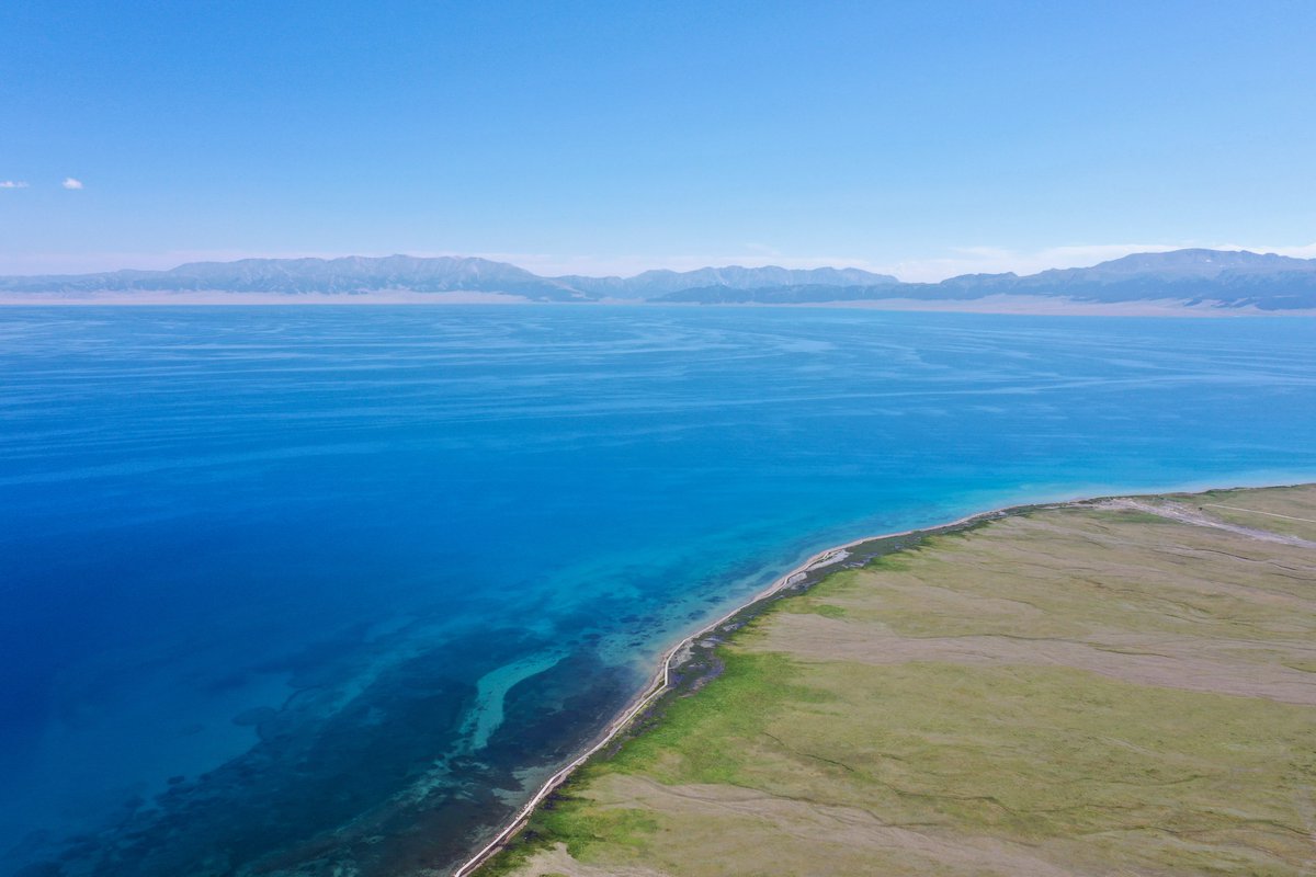 SceneryCHN's tweet photo. Warm moist airstreams from the Atlantic reach the Tianshan Mountains in China’s Xinjiang from thousands of miles away. Blocked by mountains and uplifted by terrain, they get trapped, and the resulting rains replenish the Sayram Lake, the "last tear of the Atlantic”. https://t.co/J7HiSMbbFa