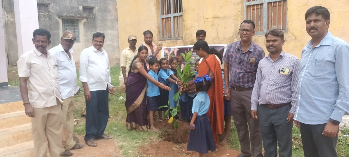 challakeretp's tweet photo. ಮಹಾತ್ಮ ಗಾಂಧಿ ನರೇಗಾದಡಿ 
 *ಅಮೃತ ವಾಟಿಕ*
 ಸ್ವಾತಂತ್ರ್ಯ ದಿನಾಚರಣೆ ಅಂಗವಾಗಿ   ಪ್ರತಿ ಗ್ರಾಮ ಪಂಚಾಯಿತಿಯಲ್ಲಿ 75 ಗಿಡಗಳನ್ನು ನೆಡುವುದರ ಮೂಲಕ "ವಸುಧಾ ವಂದನಾ ಅಭಿಯಾನಕ್ಕೆ "ಚಾಲನೆ
#ಸಾಮಾಜಿಕ ಅರಣ್ಯ ಇಲಾಖೆ
@ಚಳ್ಳಕೆರೆ ತಾಲ್ಲೂಕು
ಚಿತ್ರದುರ್ಗ ಜಿಲ್ಲೆ https://t.co/6RXIb5Vw2x