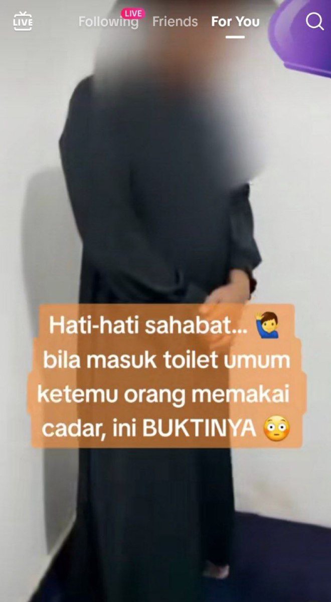 AREAJULID's tweet photo. Dis! Konteks : yang pakai cadar ini cowo ternyata. Hati hati guyssss https://t.co/zq9XRjRHCr
